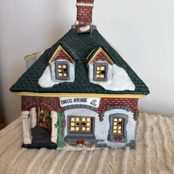 Heartland Valley Village Porcelain Lighted House Drug Store with Box Christmas - Picture 5 of 5